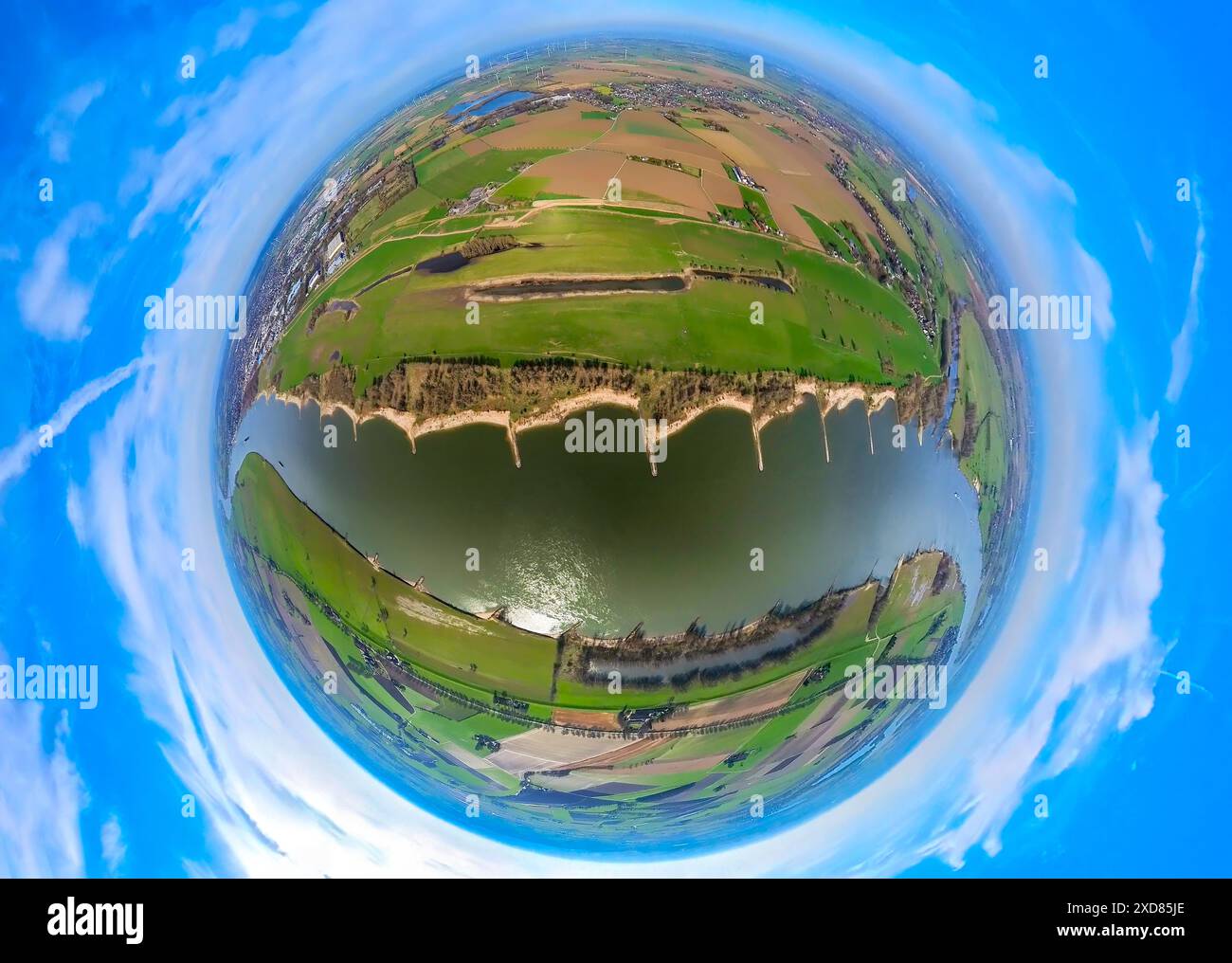 Vue aérienne, digue de Dornick, zone de conservation du paysage LSG Dornicker Ward, partie de la plaine inondable naturelle du Rhin, globe, image fisheye, 360 degr Banque D'Images