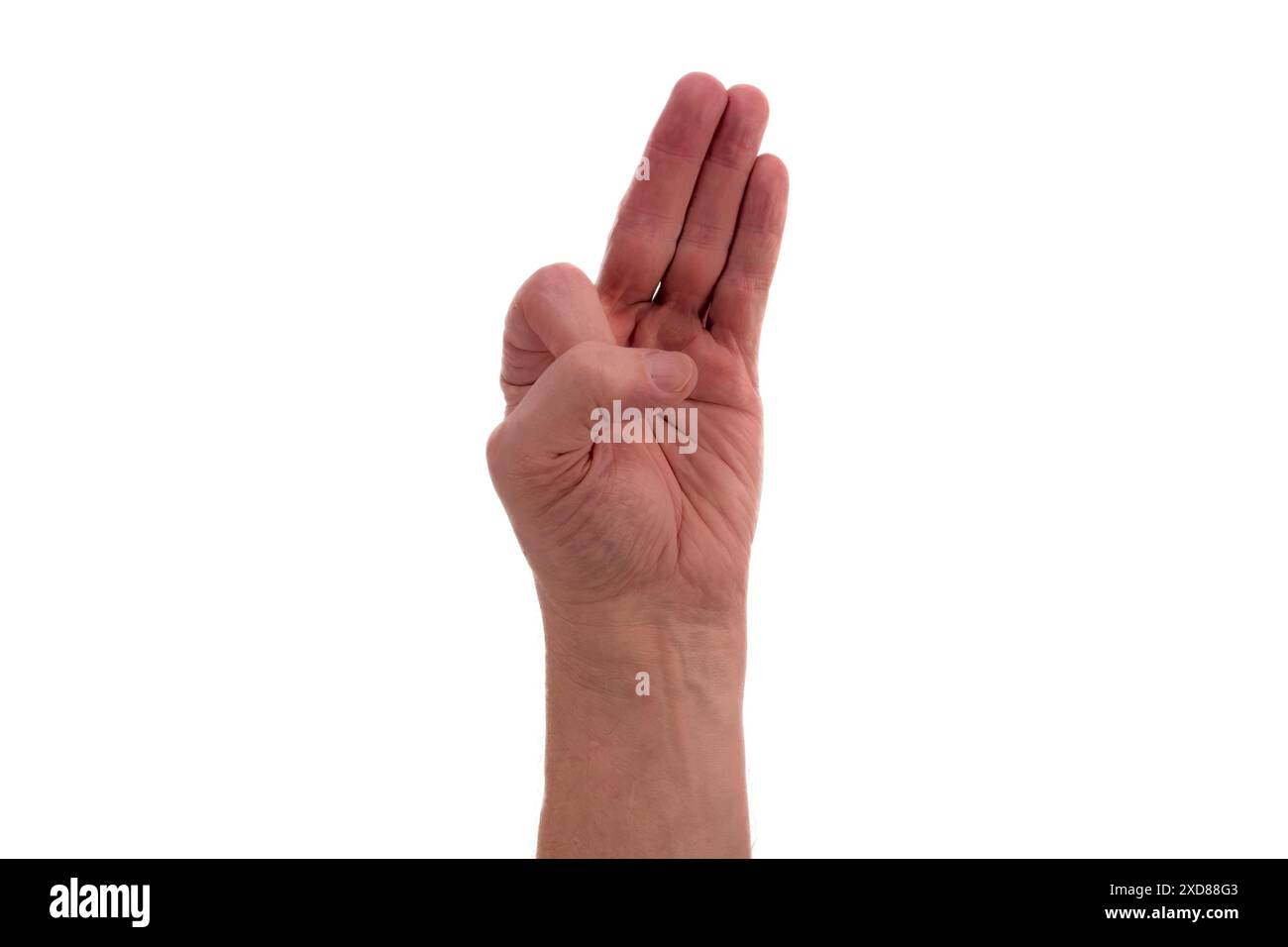 Signes manuels. Main masculine avec trois doigts dirigés vers le haut isolé sur fond blanc. Banque D'Images