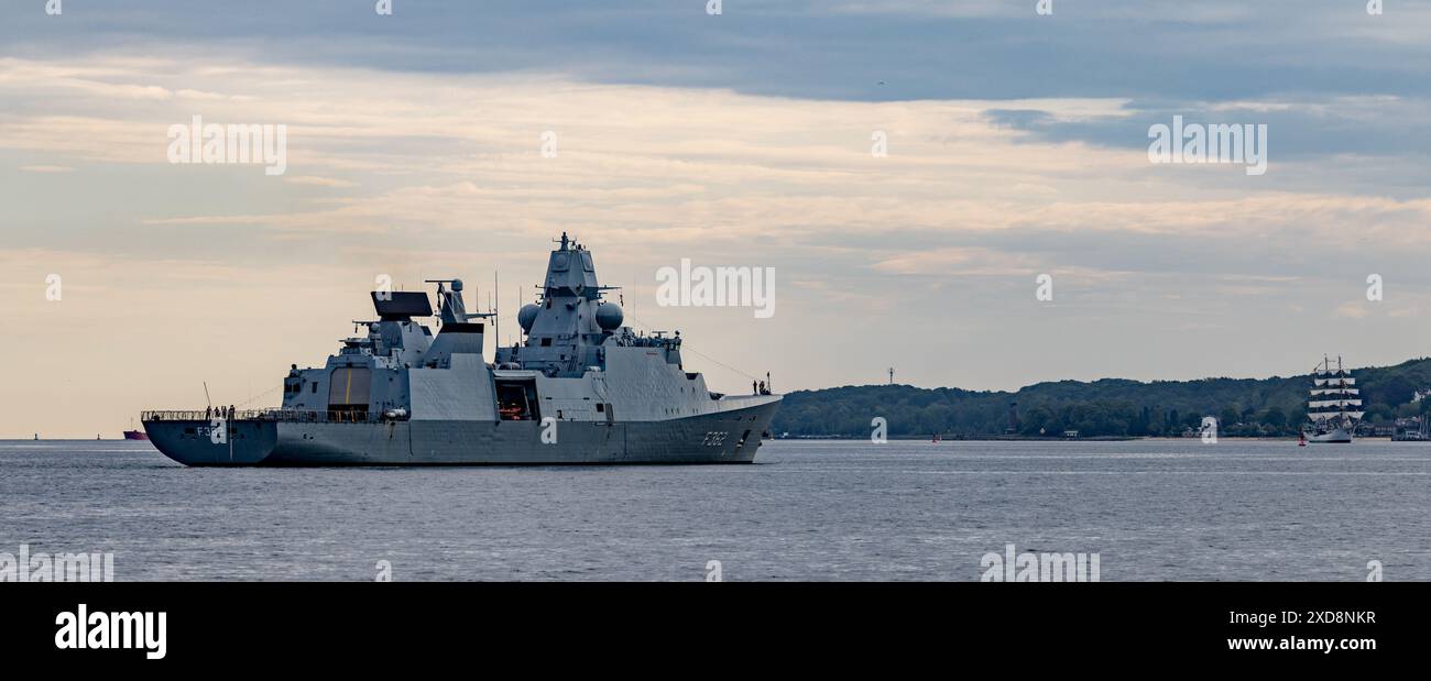 Kiel, Allemagne. 21 juin 2024. La frégate danoise « Peter Willemoes » accoste dans le port naval de Kiel lors de la parade d'entrée « Baltops » avant la semaine de Kiel. Crédit : Axel Heimken/dpa/Alamy Live News Banque D'Images