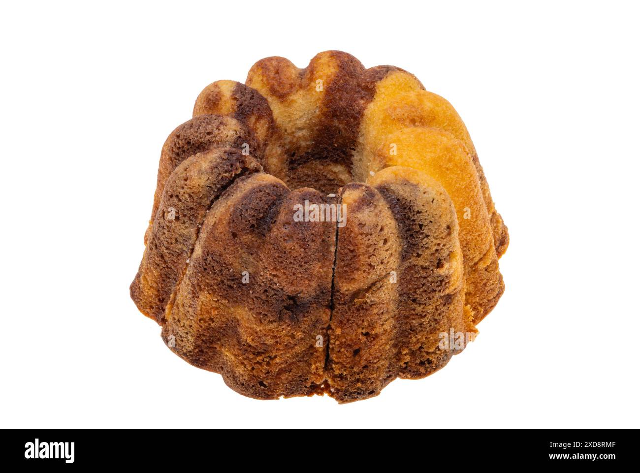 gâteau éponge isolé sur fond blanc Banque D'Images