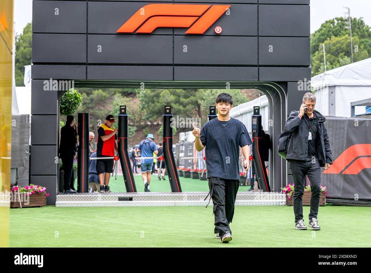 Montmelo, Espagne, 21 juin 2024, Zhou Guanyu, de Chine, concourt pour l'écurie Stake F1 Team. The Build Up, 10e manche du championnat de formule 1 2024. Crédit : Michael Potts/Alamy Live News Banque D'Images