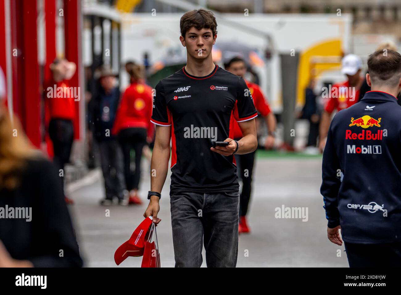 Montmelo, Espagne, 21 juin 2024, Oliver Bearman, pilote de réserve de l'écurie Ferrari participant à la build UP, 10e manche du championnat de formule 1 2024. Crédit : Michael Potts/Alamy Live News Banque D'Images