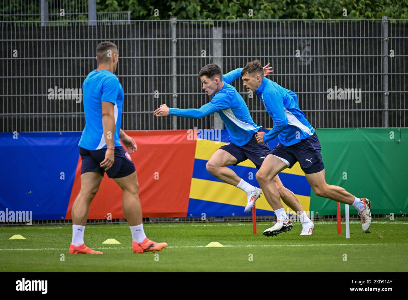 Norderstedt, Allemagne. 21 juin 2024. L'équipe tchèque de football s'entraîne avant le match du Groupe F contre la Géorgie lors des Championnats d'Europe de football à Norderstedt, Allemagne, le 21 juin 2024. De droite Robin Hranac et Martin Vitik. Crédit : vit Simanek/CTK photo/Alamy Live News Banque D'Images