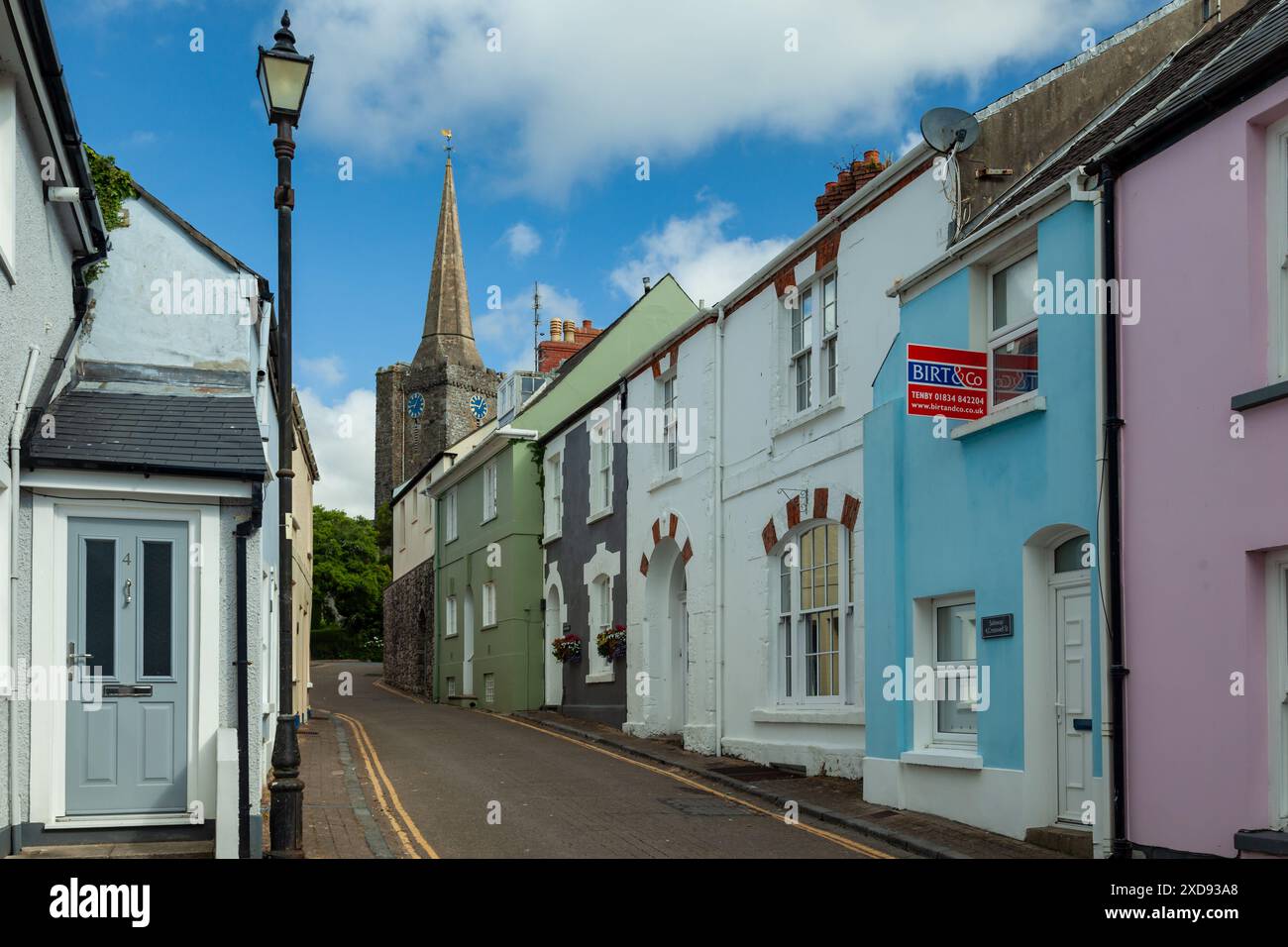 Matin d'été à Tenby, Pembrokeshire, pays de Galles. Banque D'Images