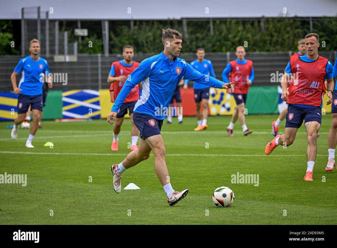 Norderstedt, Allemagne. 21 juin 2024. L'équipe tchèque de football s'entraîne avant le match du Groupe F contre la Géorgie lors des Championnats d'Europe de football à Norderstedt, Allemagne, le 21 juin 2024. Robin Hranac (au centre). Crédit : vit Simanek/CTK photo/Alamy Live News Banque D'Images