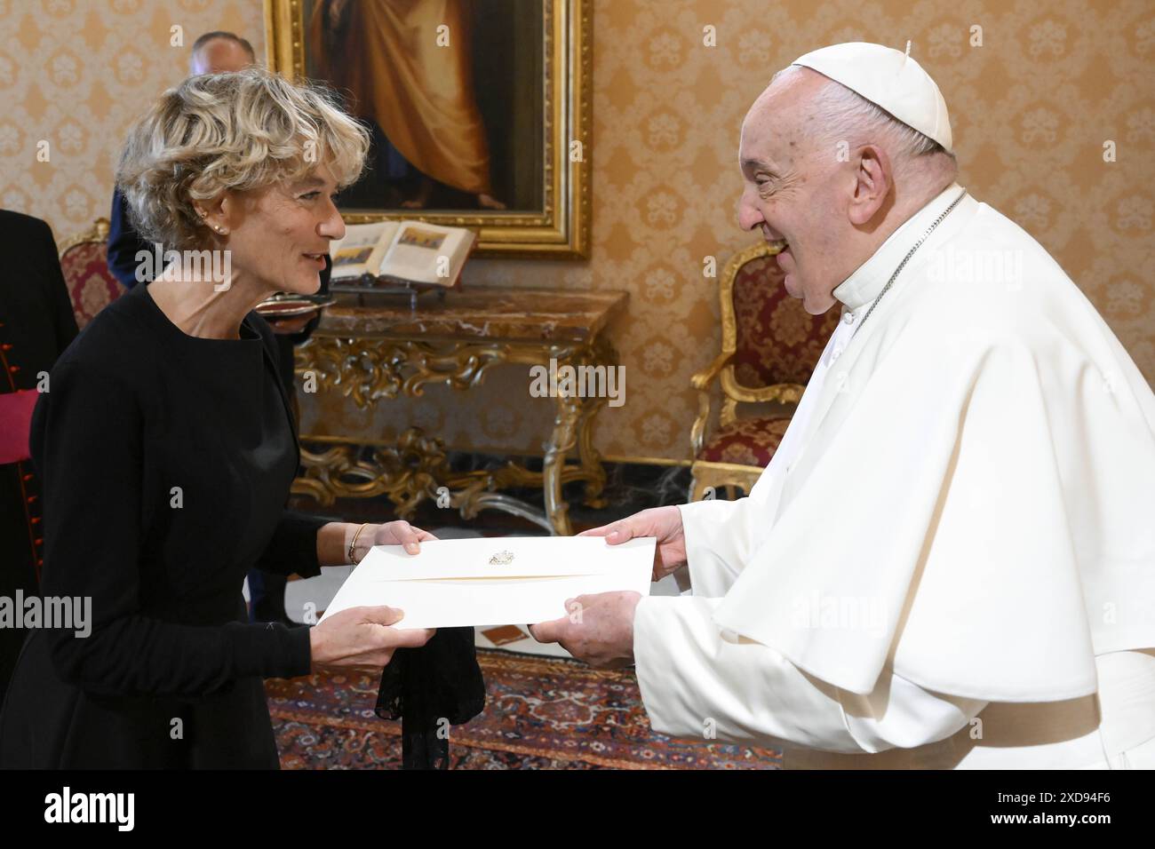 **NO LIBRI** Italie, Rome, Vatican, 2024/6/22.le pape François lors de la présentation des lettres de créance de S.E. MRS Joyce Napier, Ambassadeur du Canada au Vatican. Photographie des MÉDIAS DU VATICAN / photo de presse catholique Banque D'Images