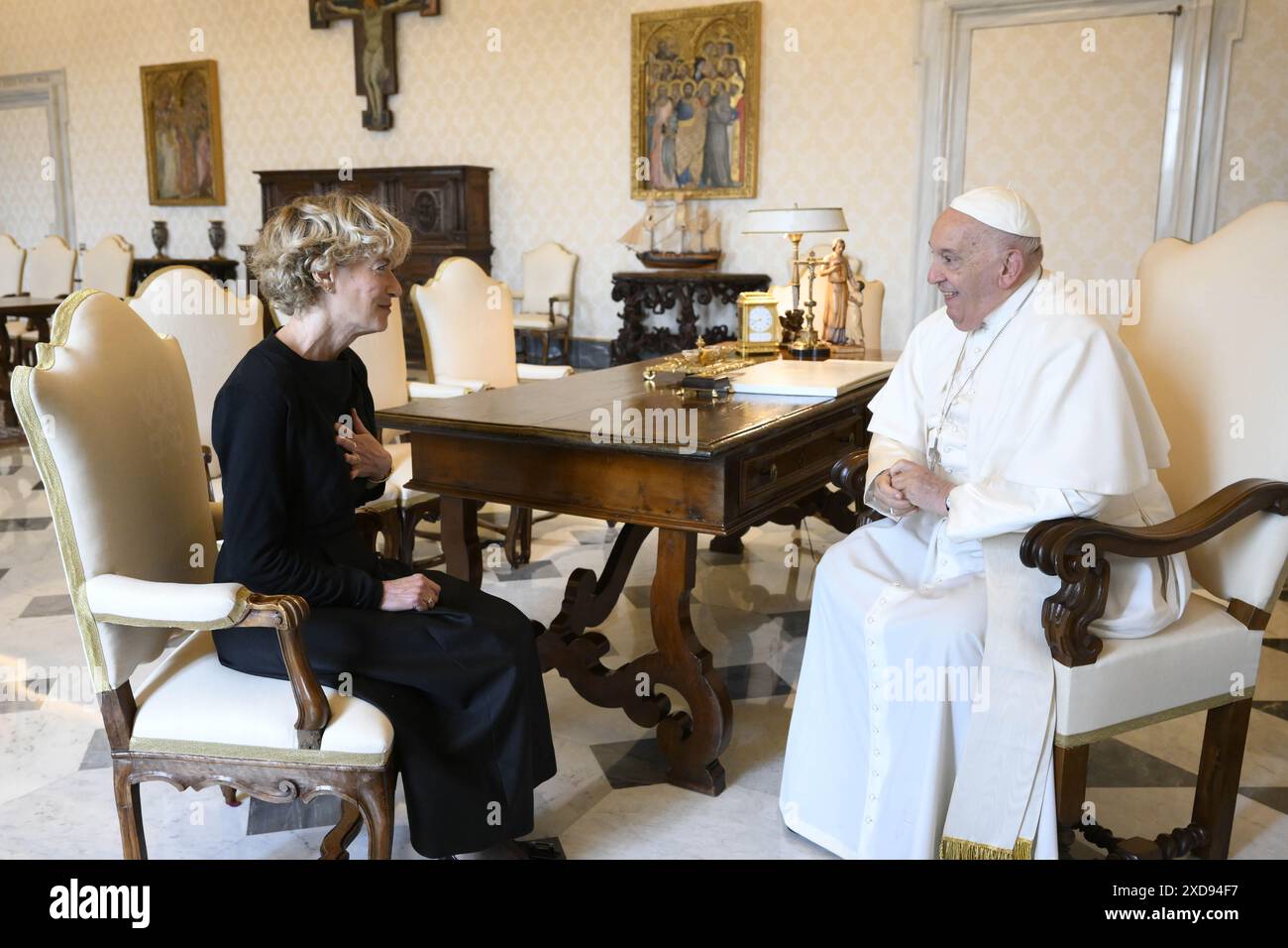 **NO LIBRI** Italie, Rome, Vatican, 2024/6/22.le pape François lors de la présentation des lettres de créance de S.E. MRS Joyce Napier, Ambassadeur du Canada au Vatican. Photographie des MÉDIAS DU VATICAN / photo de presse catholique Banque D'Images