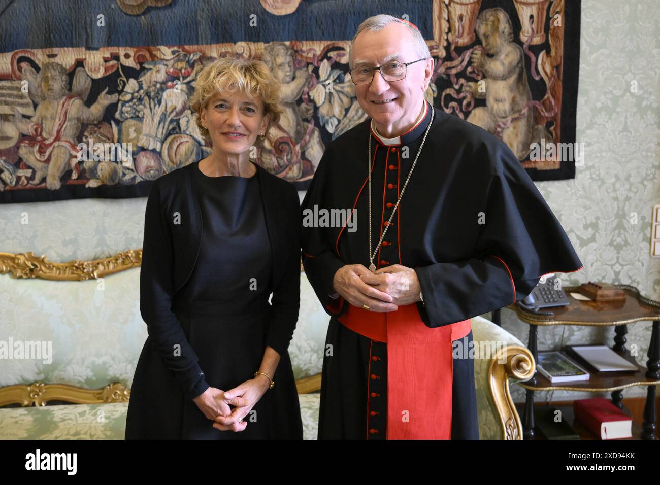 **NON LIBRI** Italie, Rome, Vatican, 2024/6/22. Cardinal Pietro Parolin lors de la présentation des lettres de créance de S.E. MRS Joyce Napier, ambassadeur du Canada au Vatican. Photographie des MÉDIAS DU VATICAN / photo de presse catholique Banque D'Images