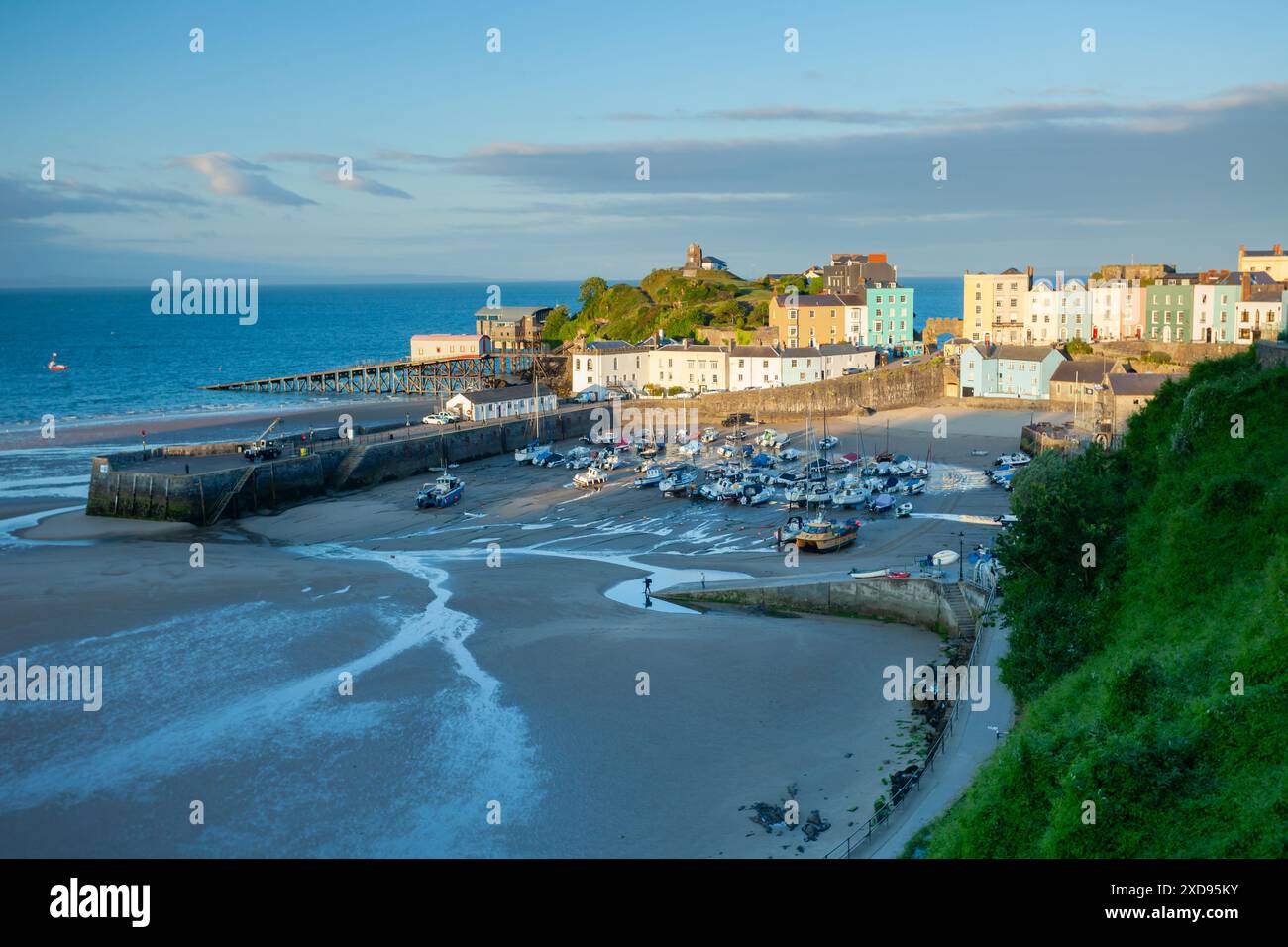 Coucher de soleil à Tenby Harbour, Pembrokeshire, pays de Galles. Banque D'Images