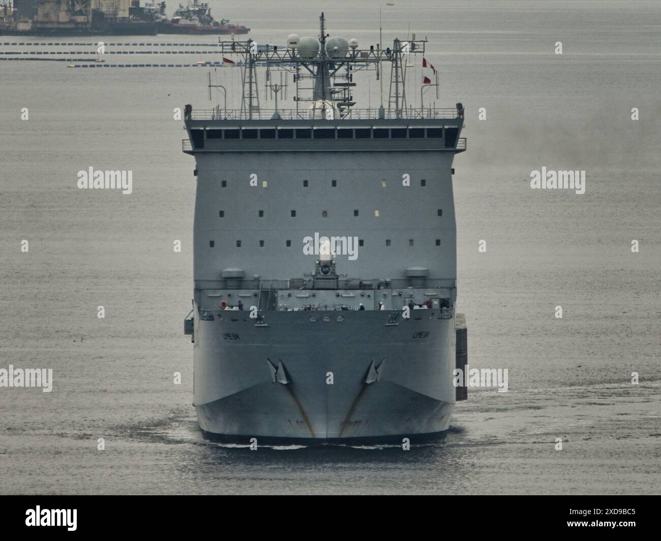 Lyme Bay un navire de débarquement auxiliaire de classe Bay de la Royal Fleet Auxiliary (RFA) britannique partant pour le déploiement. Banque D'Images