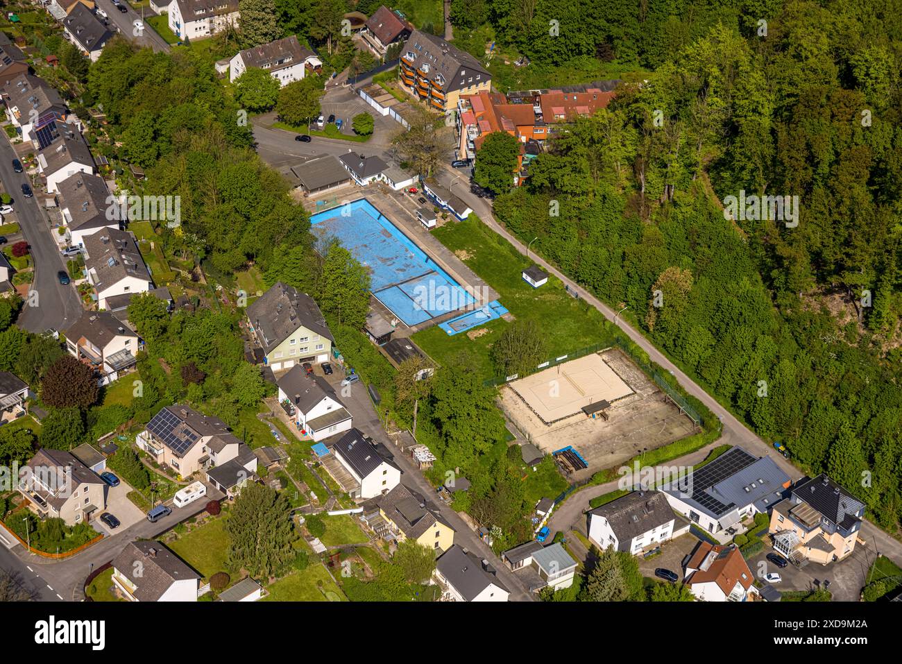 Vue aérienne, piscine extérieure Henkhausen, Hohenlimburg Swimming club, Hohenlimburg, Hagen, Ruhr area, Rhénanie du Nord-Westphalie, Allemagne, Henkhausen Banque D'Images