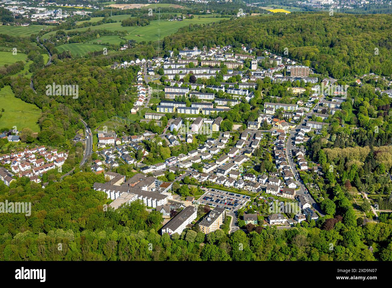 Vue aérienne, zone résidentielle zone de vue locale Spielbrink, entouré par la forêt, Evangelisches Krankenhaus Hagen-Haspe gemme. GmbH hôpital général, Banque D'Images