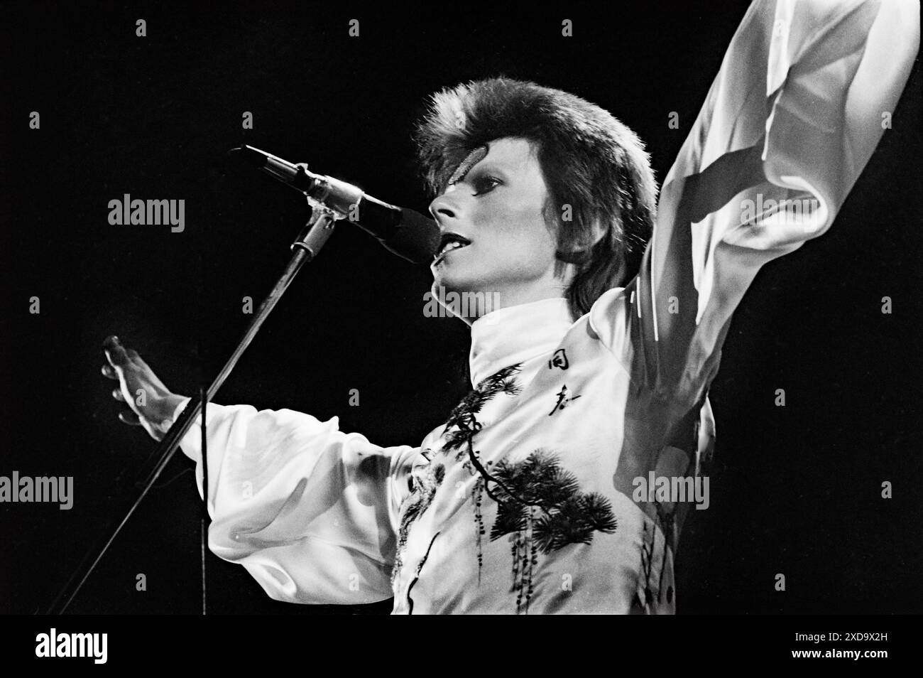 David Bowie se produit sur scène à Earls court Arena le 12 mai 1973 lors de la tournée Ziggy Stardust (photo de Gijsbert Hanekroot) Banque D'Images