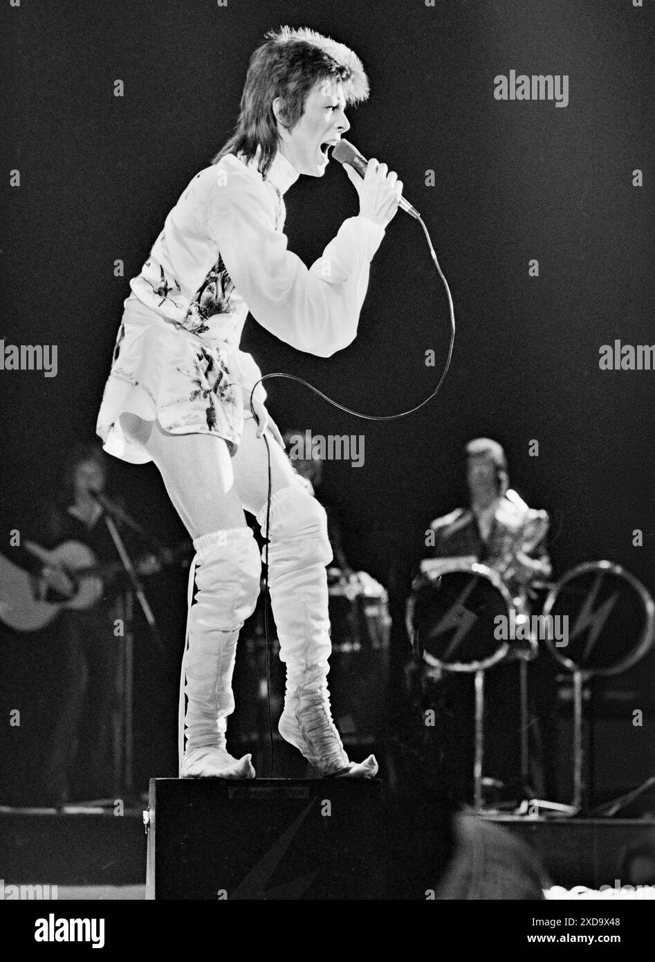 David Bowie se produit sur scène à Earls court Arena le 12 mai 1973 lors de la tournée Ziggy Stardust (photo de Gijsbert Hanekroot) Banque D'Images