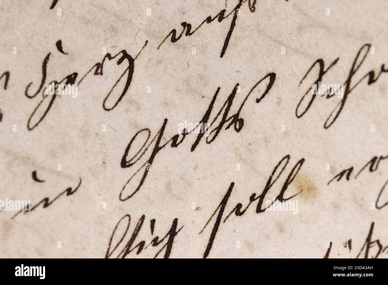 Gros plan d'un style d'écriture manuscrite historique, encre noire sur papier jauni, avec accent sur le mot allemand Gott (Dieu) Banque D'Images