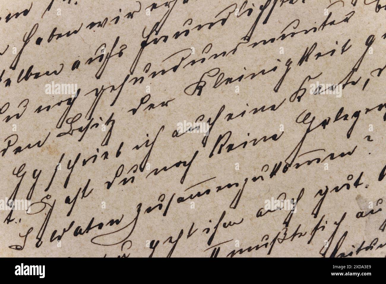 Gros plan de texte manuscrit vintage sur papier vieilli. Banque D'Images