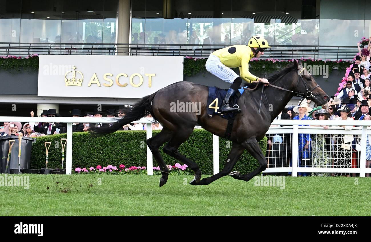 21 juin 2024 ; Ascot Racecourse, Berkshire, Angleterre : Royal Ascot Horse Racing, jour 4 ; Inisherin monté par Tom Eaves entraîné par Kevin Ryan remporte la course 2 ; la Coupe du Commonwealth Banque D'Images