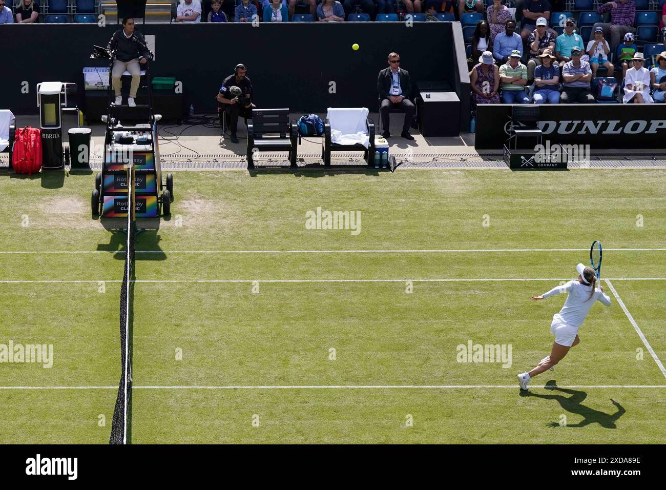 Yulia Putintseva en action contre Caroline Dolehide dans leur match en simple féminin le septième jour du Rothesay Classic au Edgbaston Priory Club, Birmingham. Date de la photo : vendredi 21 juin 2024. Banque D'Images