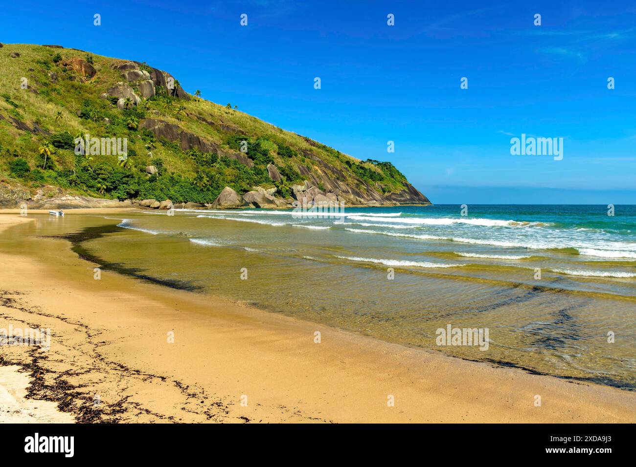 Côte de l'île d'Ilhabela avec la belle et préservée plage de Bonete, plage de Bonete, Ilhabela, Sao Paulo, Brésil Banque D'Images Côte de l'île d'Ilhabela avec la belle et préservée plage de Bonete, plage de Bonete, Ilhabela, Sao Paulo, Brésil Banque D'Images