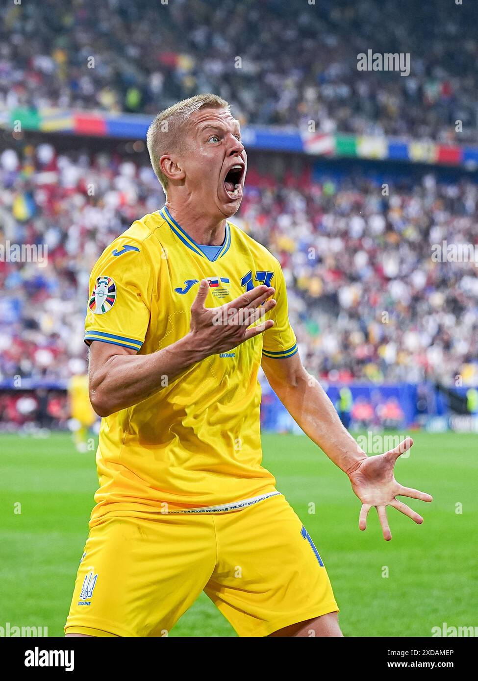 21 juin 2024, Düsseldorf, Allemagne : Düsseldorf, Allemagne, 21 juin 2024 : Oleksandr Zinchenko (17 Ukraine) célèbre le but de Mykola Shaparenko (19 Ukraine) lors du match de football UEFA EURO 2024 Allemagne Groupe E entre la Slovaquie et l'Ukraine à Düsseldorf Arena à Düsseldorf, en Allemagne. (Crédit image : © Daniela Porcelli/Sport Press photo via crédit : Zuma Press/Alamy Live News Banque D'Images