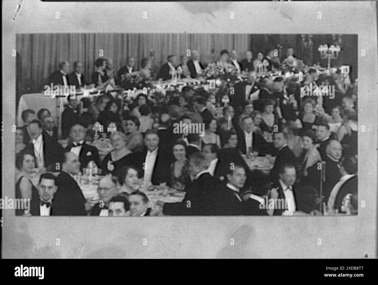 Scène de banquet. Collection de photographies Genthe. Banque D'Images