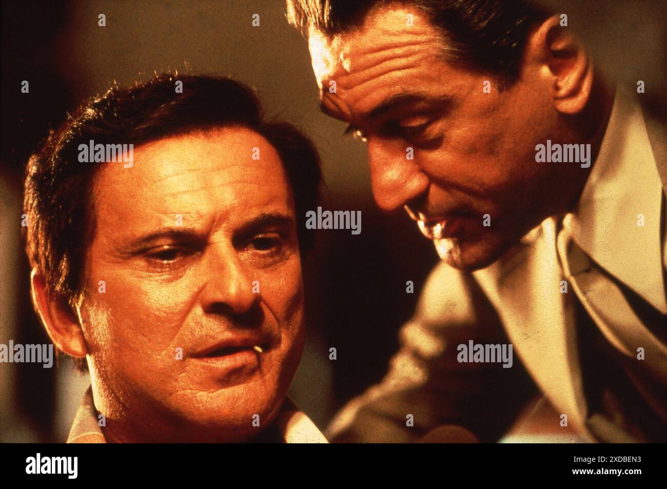 JOE PESCI et ROBERT DE NIRO dans CASINO 1995 réalisateur MARTIN SCORSESE livre Nicholas Pileggi scénario Nicholas Pileggi et Martin Scorsese production design Dante Ferretti costumes design John Dunn et Rita Ryack Syalis DA/ Legende entreprises / de FINNA-Cappa / GGG / Universal Pictures Banque D'Images