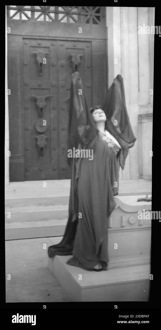 Production théâtrale avec Margaret Anglin et d'autres. Collection de photographies Genthe. Banque D'Images