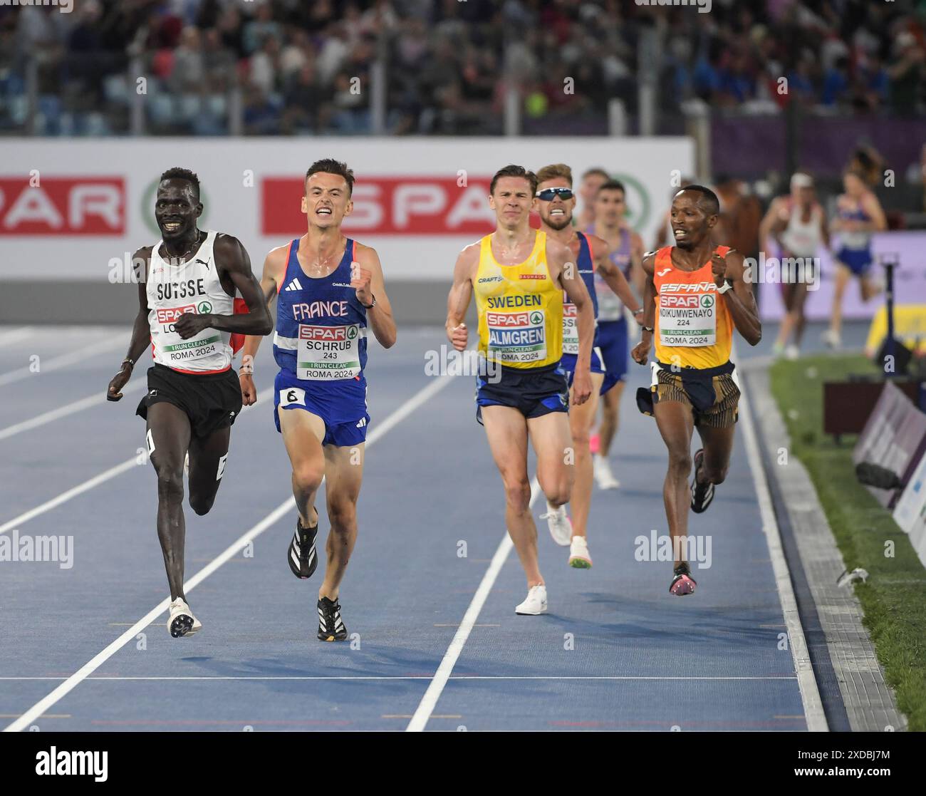 Dominic Lobalu, de Suisse, et Yann Schrub, de France, en compétition dans la finale du 10.000m masculin aux Championnats d’Europe d’athlétisme, Stadio Olimpico, Banque D'Images