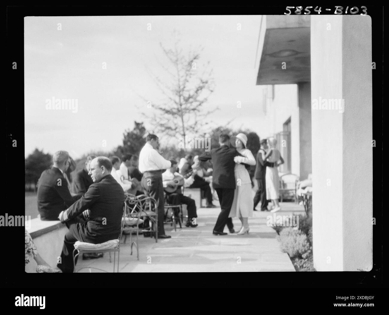 Faites la fête à « The Shallows », propriété de Lucien Hamilton Tyng, Southampton, long Island. Collection de photographies Genthe. Banque D'Images