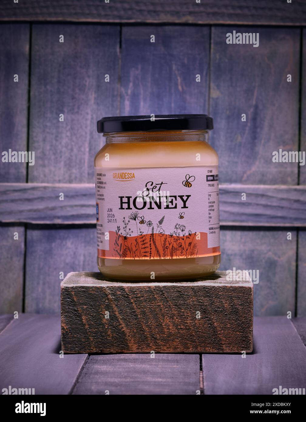 Mansfield, Nottingham, Royaume-Uni, 20 juin 2024 : image de produit studio de Grandessa SRT Honey produit pour Aldi Stores Limited. Banque D'Images