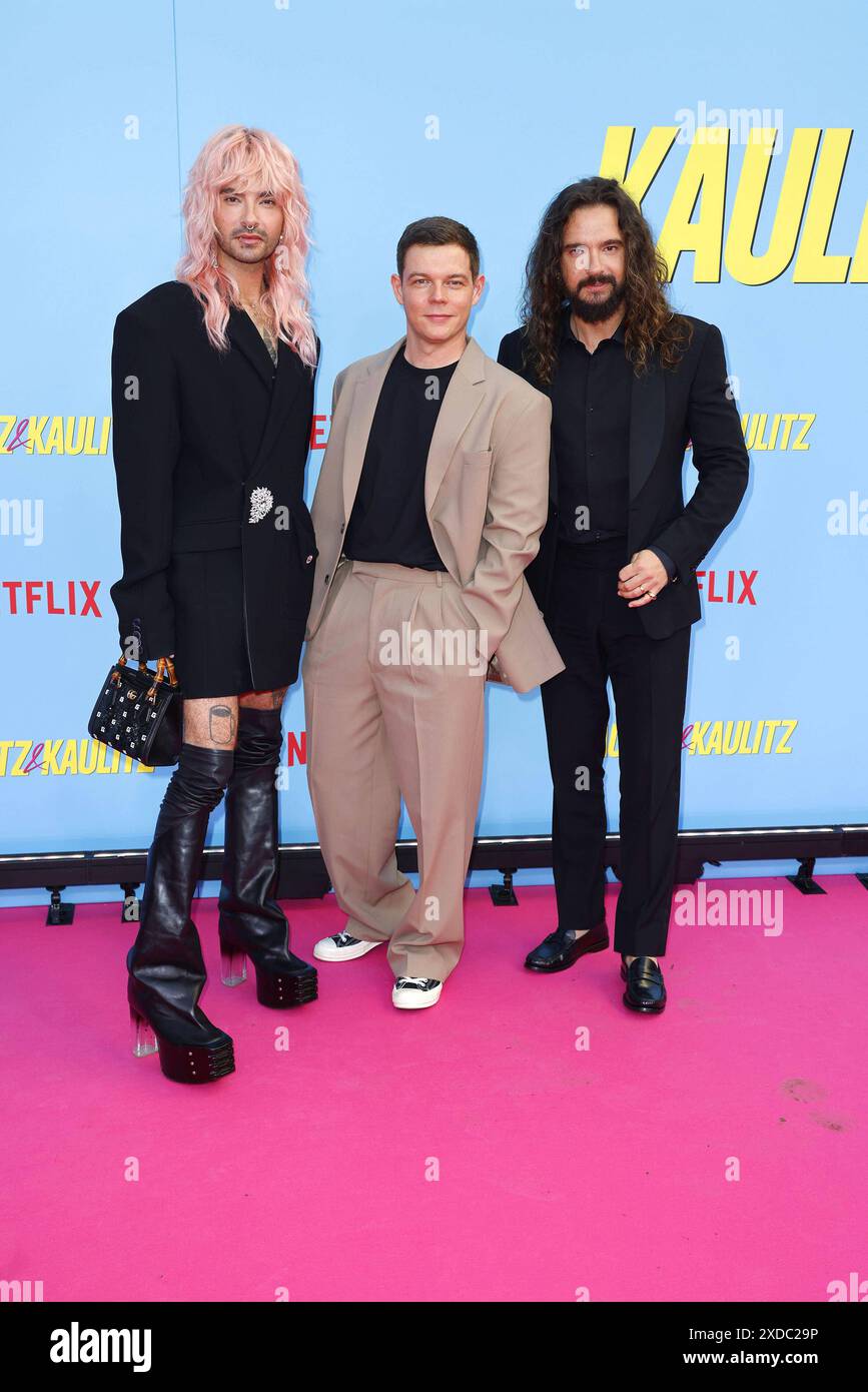 Bill Kaulitz, Georg Listing und Tom Kaulitz Tokio Hotel BEI der Premiere der Kaulitz & Kaulitz Netflix Realityserie AM 21.06.2024 in Berlin Kaulitz & Kaulitz Realityserie feiert Premiere in Berlin *** Bill Kaulitz, Georg Listing et Tom Kaulitz Tokio Hotel lors de la première de la série téléréalité Kaulitz Kaulitz Netflix le 21 06 2024 à Berlin Kaulitz Kaulitz première de la série téléréalité Kaulitz Kaulitz à Berlin Banque D'Images