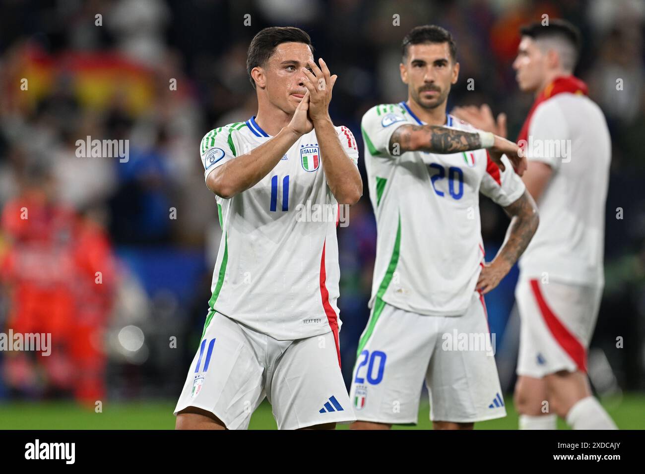 Giacomo Raspadori (11 ans), de l'Italie, remerciant les supporters et les supporters après un match de football entre les équipes nationales d'Espagne et d'Italie le 2e jour du groupe B dans la phase de groupes du tournoi UEFA Euro 2024 , le vendredi 20 juin 2024 à Gelsenkirchen , Allemagne . PHOTO SPORTPIX | David Catry Banque D'Images