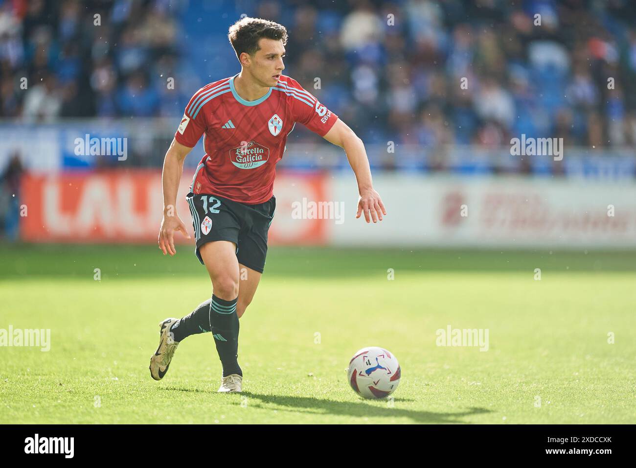 Anastasios Douvikas du RC Celta avec le ballon lors du match LaLiga EA Sports entre le Deportivo Alaves et le RC Celta au stade Mendizorrotza sur l'Apri Banque D'Images