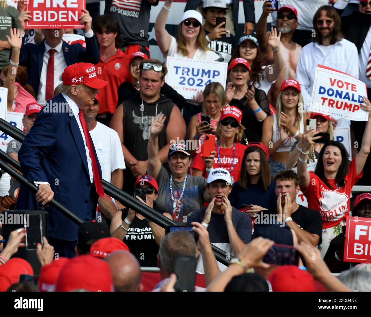 Racine, Wisconsin, États-Unis. 18 juin 2024. DONALD J. TRUMP, candidat présidentiel républicain présomptif, tient un rassemblement mardi 18 juin 2024 au Festival Hall Park à racine, Wisconsin. (Crédit image : © Mark Hertzberg/ZUMA Press Wire) USAGE ÉDITORIAL SEULEMENT! Non destiné à UN USAGE commercial ! Banque D'Images