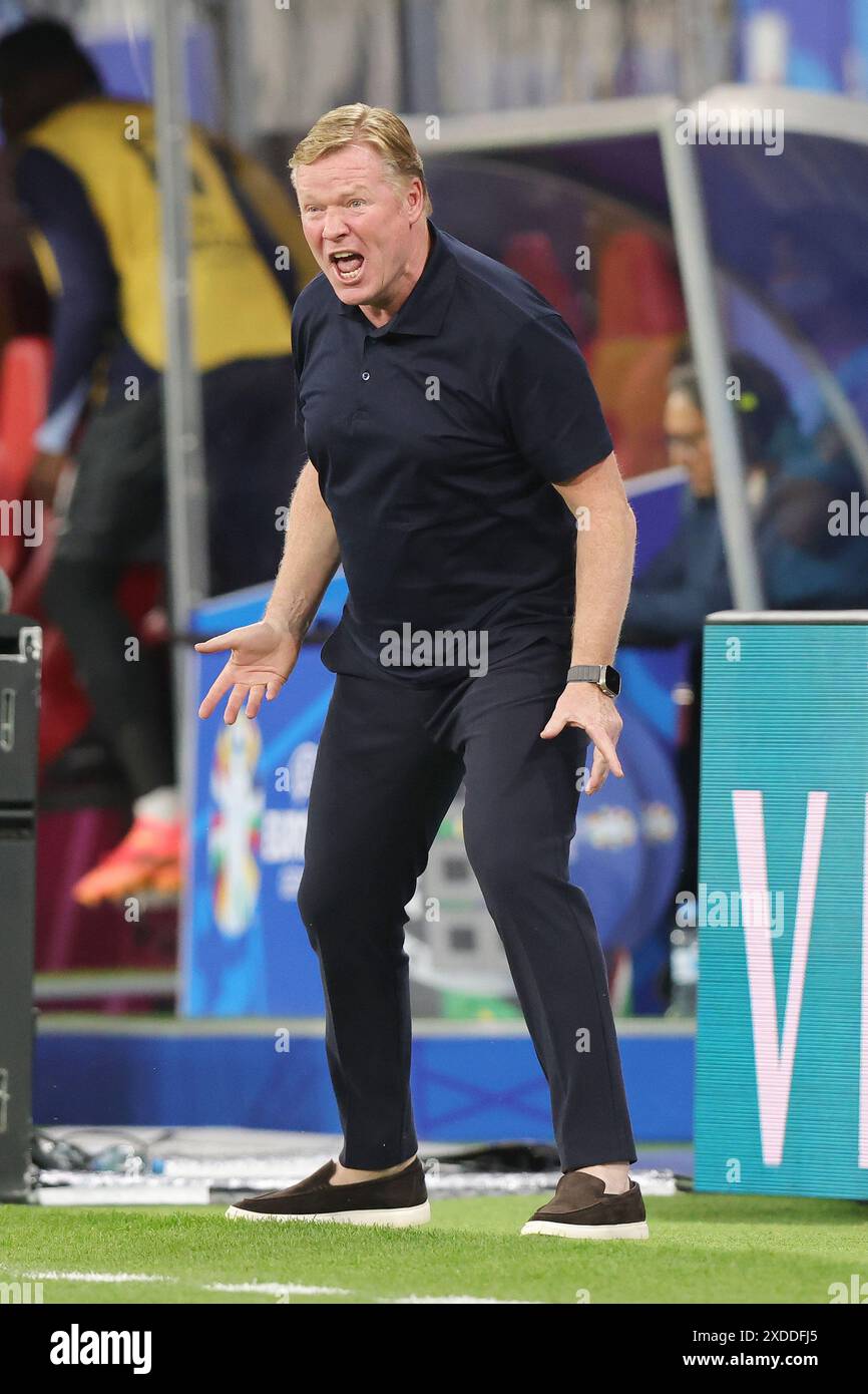 L'entraîneurchef des paysBas Ronald Koeman lors de l'UEFA Euro 2025