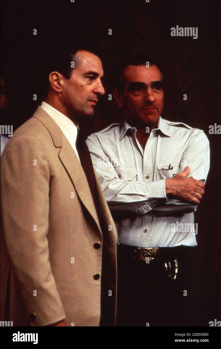 ROBERT DE NIRO et le réalisateur MARTIN SCORSESE sur le plateau Candid lors du tournage du CASINO 1995 réalisateur MARTIN SCORSESE livre Nicholas Pileggi scénario Nicholas Pileggi et Martin Scorsese conception de production Dante Ferretti conception de costumes John Dunn et Rita Ryack Syalis DA/ Legende entreprises / de FINNA-Cappa / GG / Universal Pictures Banque D'Images