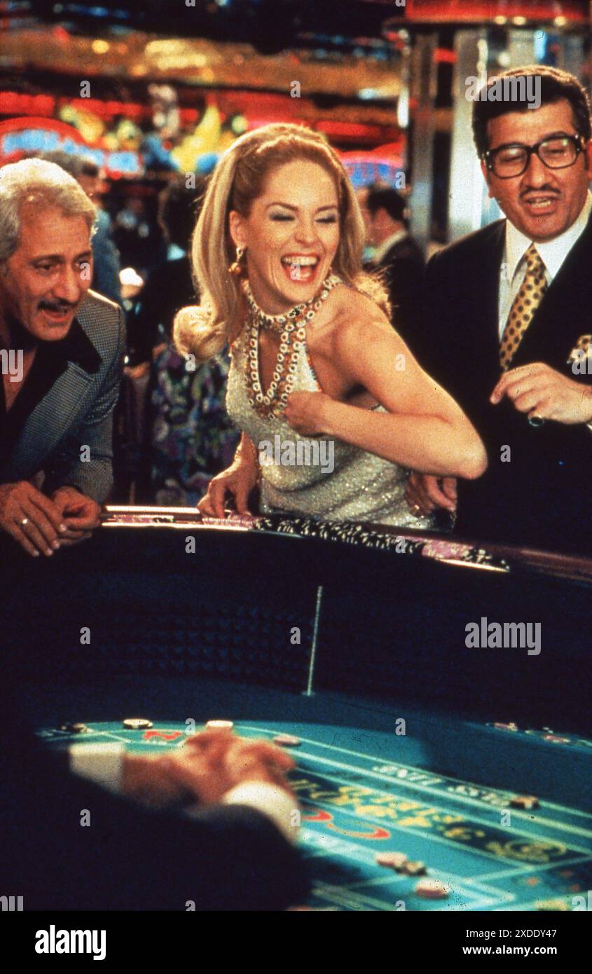 SHARON STONE et ALI PIROUZKAR dans CASINO 1995 réalisateur MARTIN SCORSESE livre Nicholas Pileggi scénario Nicholas Pileggi et Martin Scorsese production design Dante Ferretti costume design John Dunn et Rita Ryack Syalis DA/ Legende entreprises / de FINNA-Cappa / GGG / Universal Pictures Banque D'Images