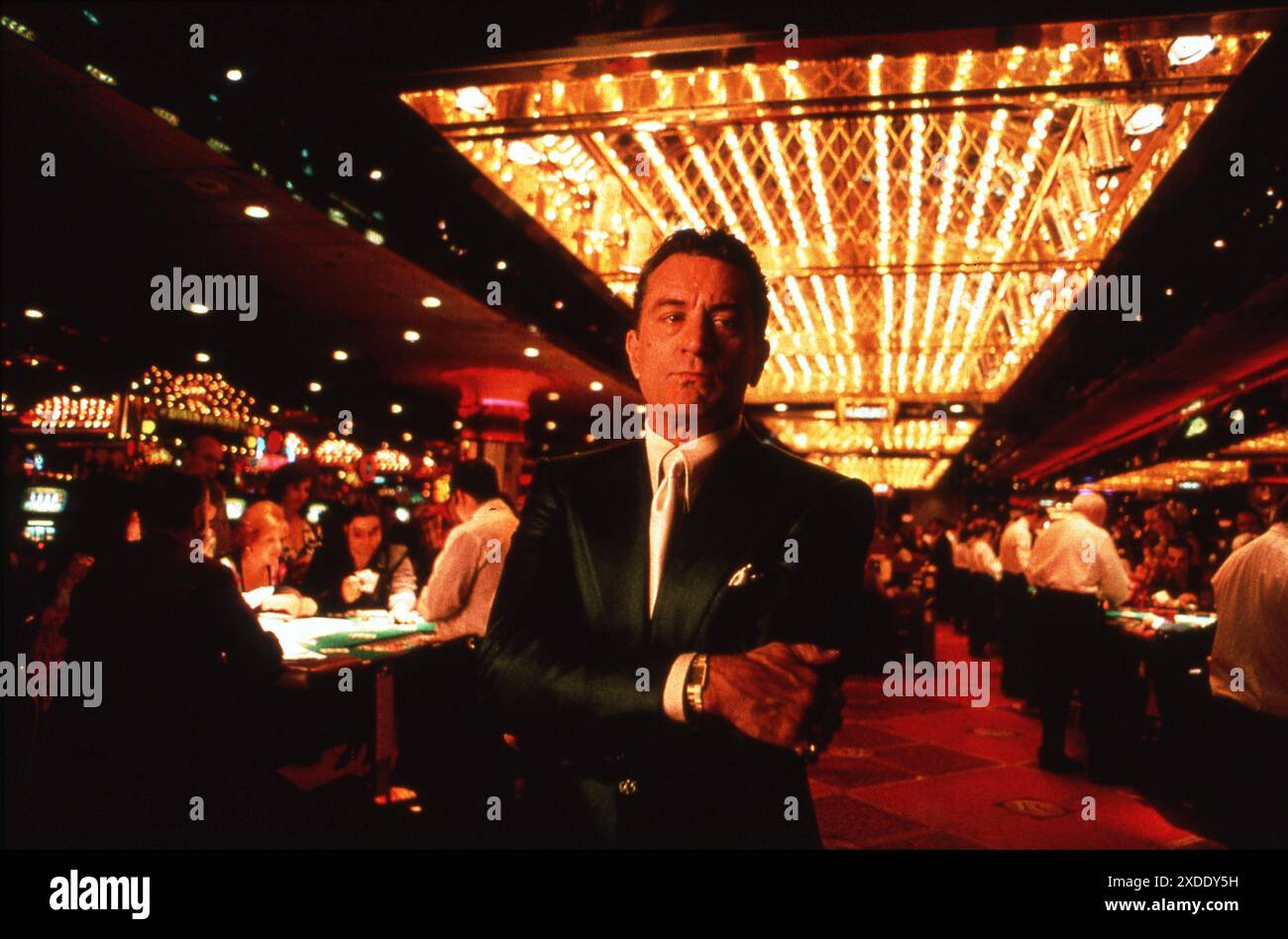 ROBERT DE NIRO dans CASINO 1995 réalisateur MARTIN SCORSESE livre Nicholas Pileggi scénario Nicholas Pileggi et Martin Scorsese production design Dante Ferretti costumes design John Dunn et Rita Ryack Syalis DA/ Legende entreprises / de FINNA-Cappa / GGG / Universal Pictures Banque D'Images