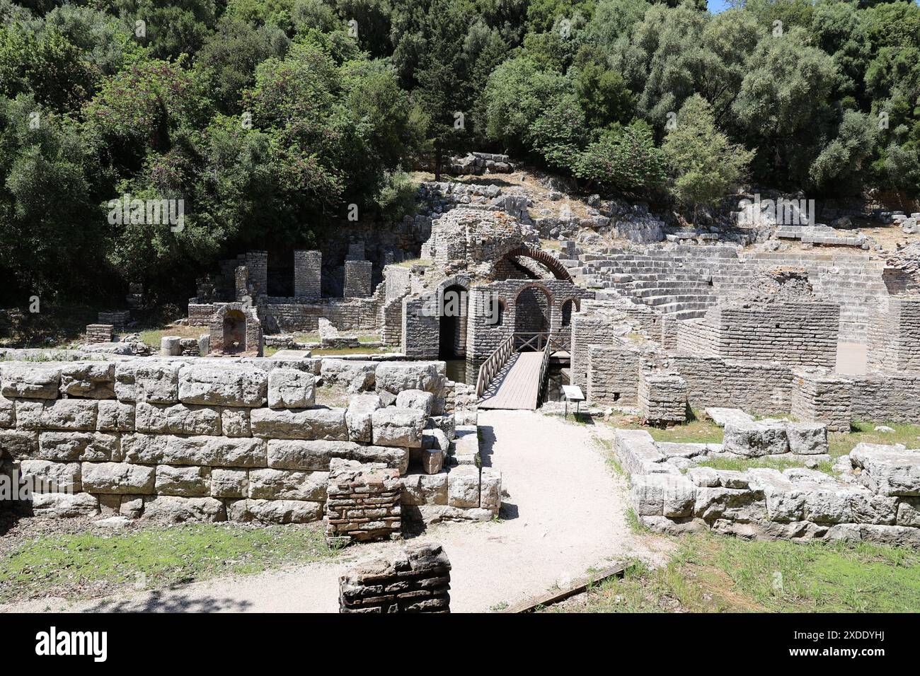 Vestiges antiques de la ville ruinée de Butrint-Trésor du Sanctuaire d'Asclépius à côté du Théâtre Banque D'Images