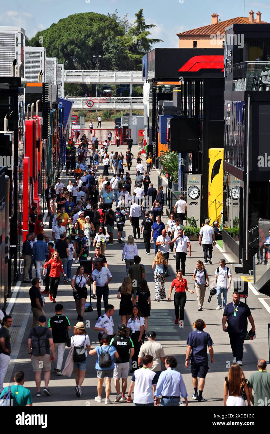 Barcelone, Espagne. 22 juin 2024. Atmosphère de paddock. Championnat du monde de formule 1, Rd 10, Grand Prix d'Espagne, samedi 22 juin 2024. Barcelone, Espagne. Crédit : James Moy/Alamy Live News Banque D'Images