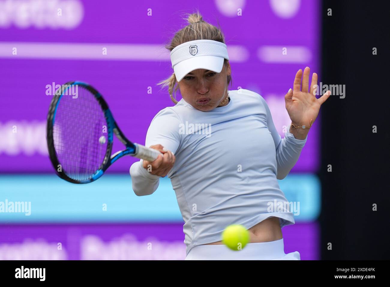 Yulia Putintseva en action contre Elisabetta Cocciaretto dans leur match de demi-finale en simple féminin, le huitième jour du Rothesay Classic à Edgbaston Priory Club, Birmingham. Date de la photo : samedi 22 juin 2024. Banque D'Images