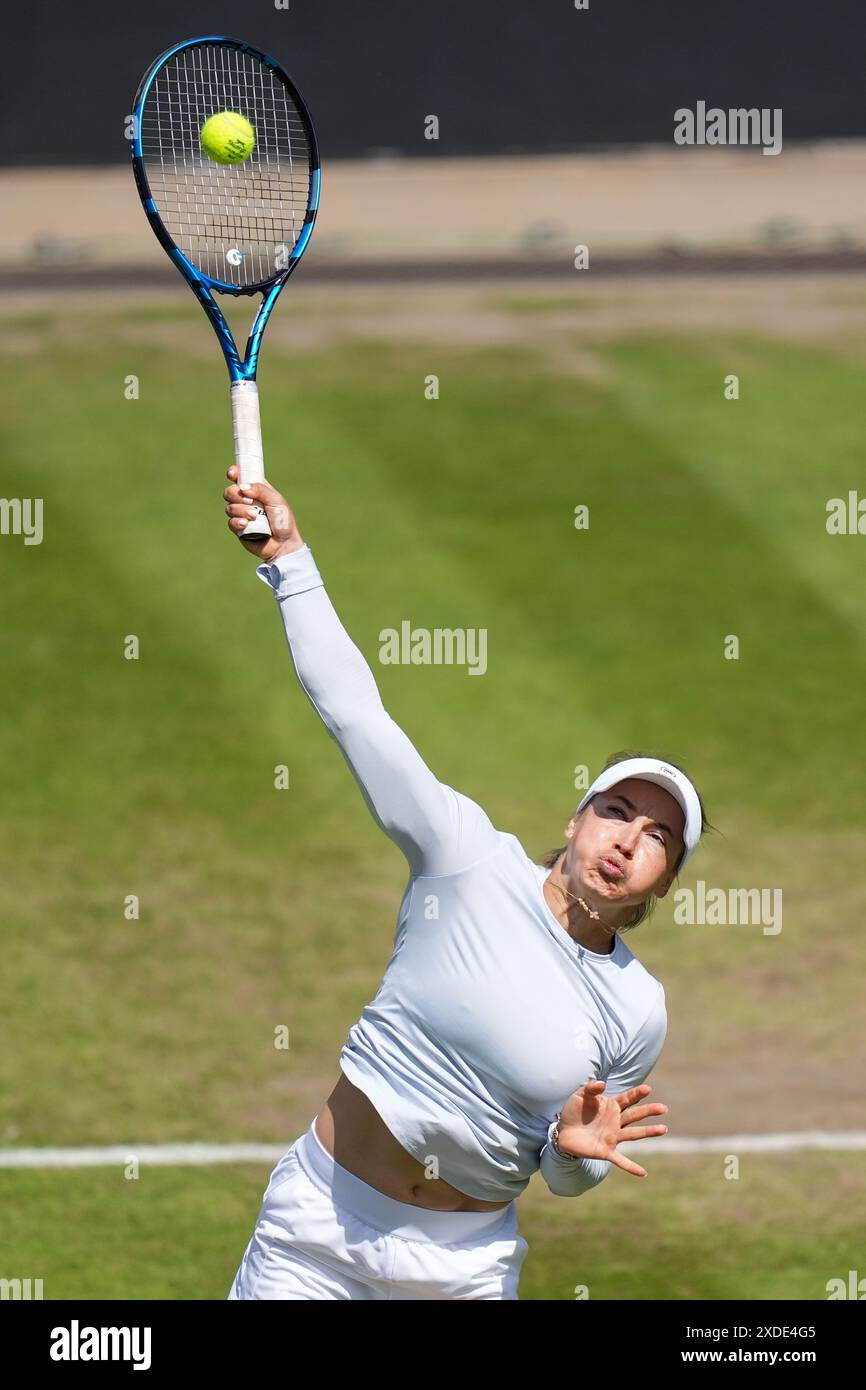 Yulia Putintseva en action contre Elisabetta Cocciaretto dans leur match de demi-finale en simple féminin, le huitième jour du Rothesay Classic à Edgbaston Priory Club, Birmingham. Date de la photo : samedi 22 juin 2024. Banque D'Images
