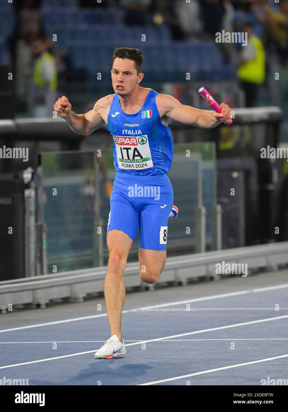 L’Italien Filippo Tortu court la dernière manche de son équipe pour l’aider à remporter la finale du relais 4x100m masculin aux Championnats d’Europe d’athlétisme, Stadio O. Banque D'Images