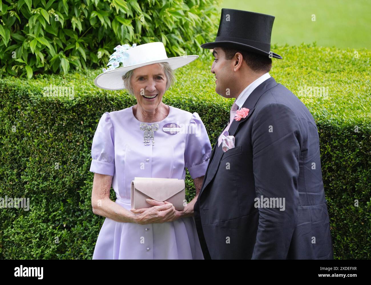 Cheikh Hamad bin Abdullah Al Thani et Lady Charles Spencer-Churchill pendant le cinquième jour de Royal Ascot à Ascot Racecourse, Berkshire. Date de la photo : samedi 22 juin 2024. Banque D'Images