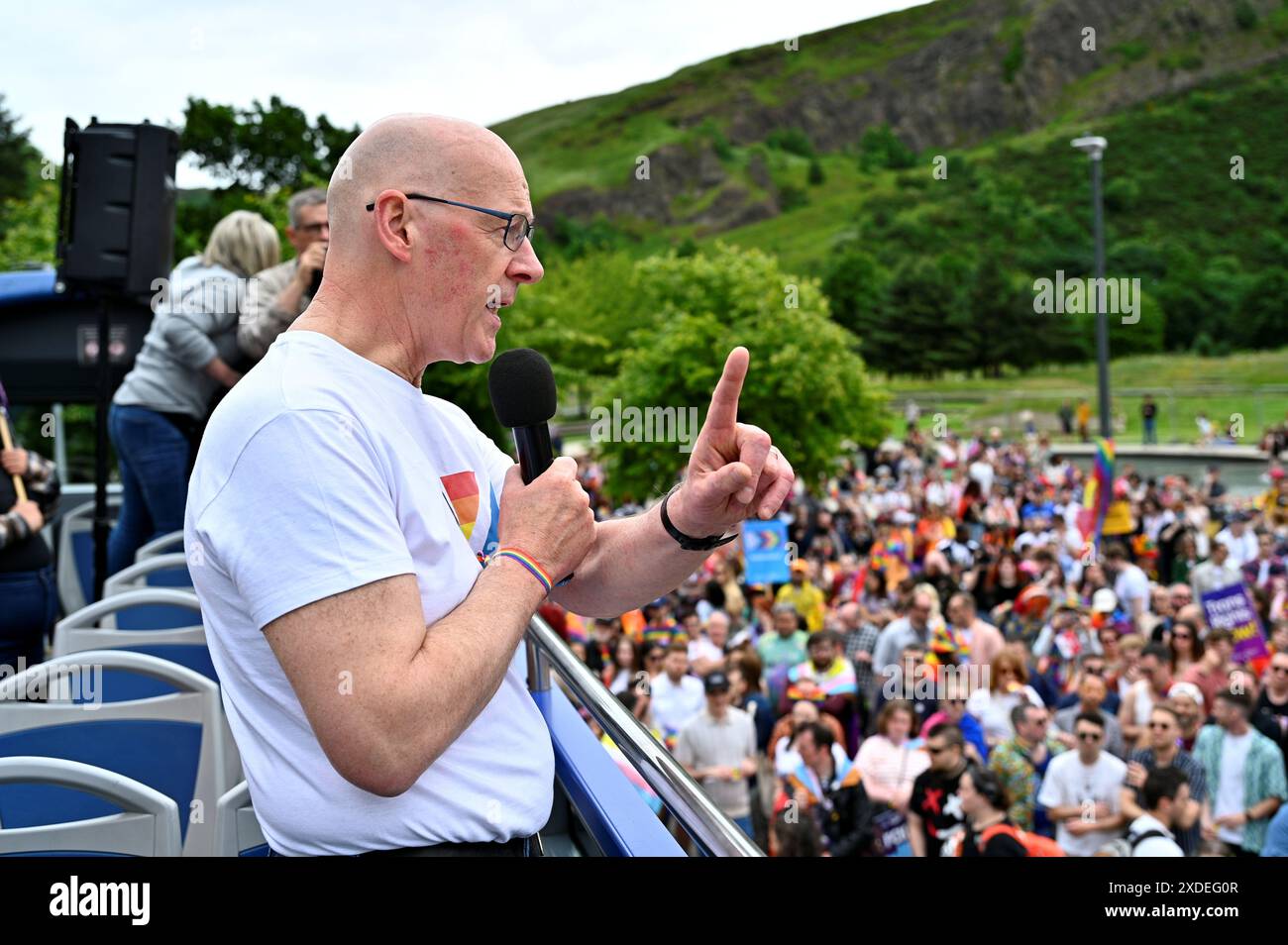 Édimbourg, Écosse, Royaume-Uni. 22 juin 2024. Rassemblement devant le parlement écossais avant la marche annuelle de la fierté, une marche du Parlement écossais Holyrood au campus EUSA de l'Université d'Édimbourg, célébrant la diversité et la communauté LGBTQI+. Le premier ministre d'Écosse John Swinney MSP s'adressant à la foule à Holyrood. Crédit : Craig Brown/Alamy Live News Banque D'Images