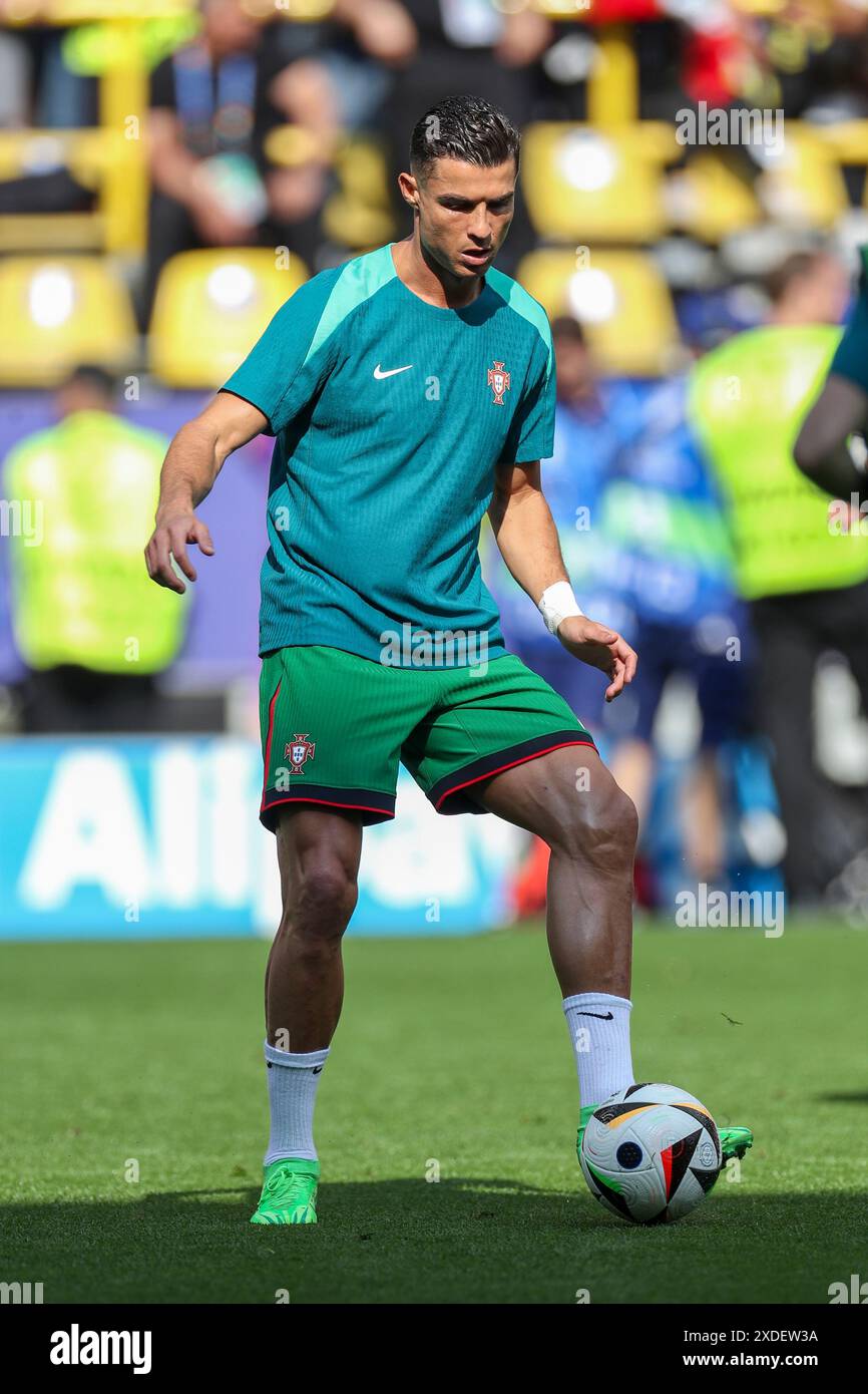 Dortmund, Allemagne. 22 juin 2024. Portugal Cristiano Ronaldo s'échauffe lors du match Turquie vs Portugal UEFA Groupe F au stade BVB, Dortmund, Allemagne, le 22 juin 2024 crédit : Every second Media/Alamy Live News Banque D'Images