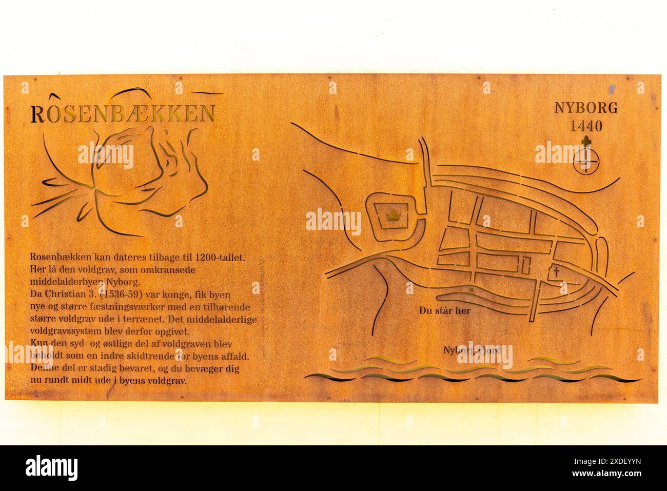 Rosenbaekken, site culturel-historique, cours des douves au moyen âge, aujourd'hui le vieux centre ville de Nyborg, plaque avec plan de la ville, ville Banque D'Images