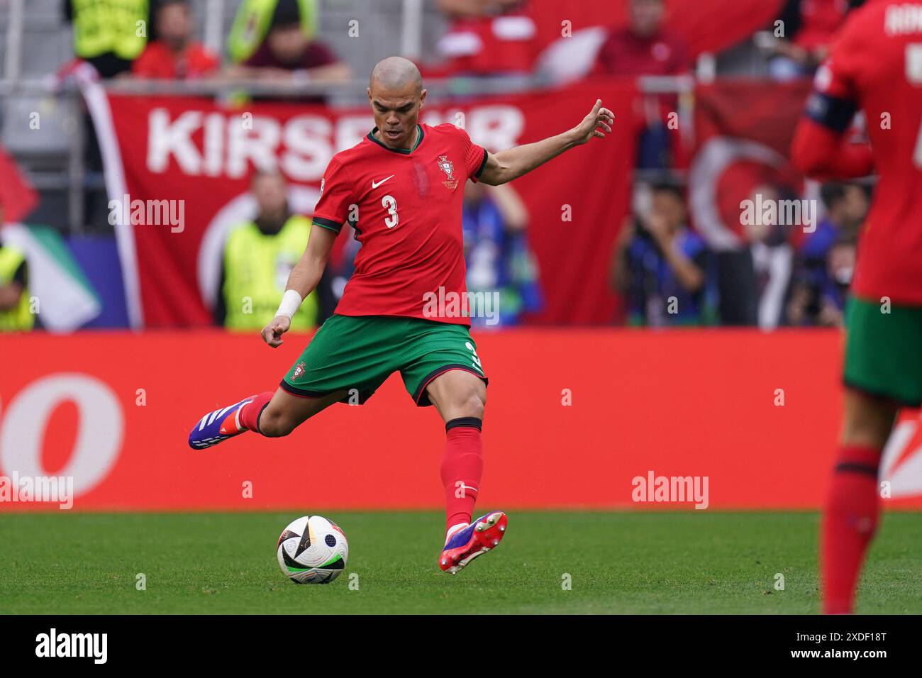 DORTMUND, ALLEMAGNE 22 JUIN Pepe du Portugal lors du match Groupe F