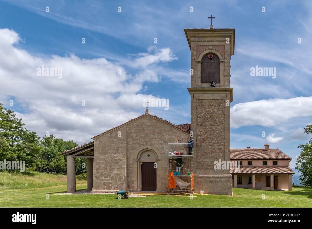 L'ancien sanctuaire de la Bienheureuse Vierge de consolation de Montovolo, Grizzana Morandi, Bologne, Italie, pendant les travaux de restauration Banque D'Images