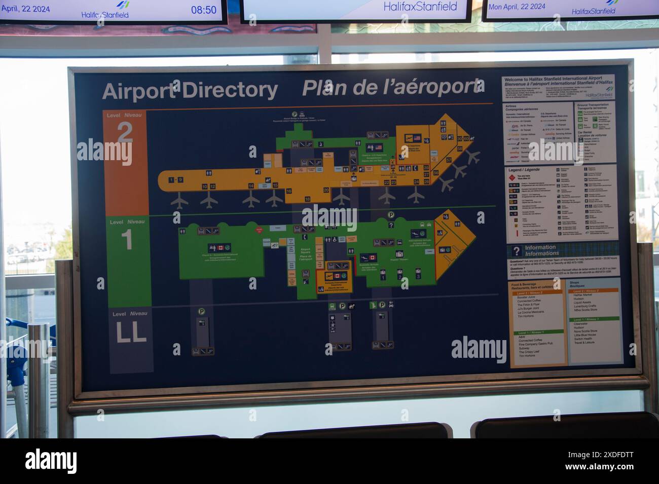 Panneau d'annuaire de l'aéroport à l'intérieur de l'aéroport international Stanfield d'Halifax à Goffs, Nouvelle-Écosse, Canada Banque D'Images